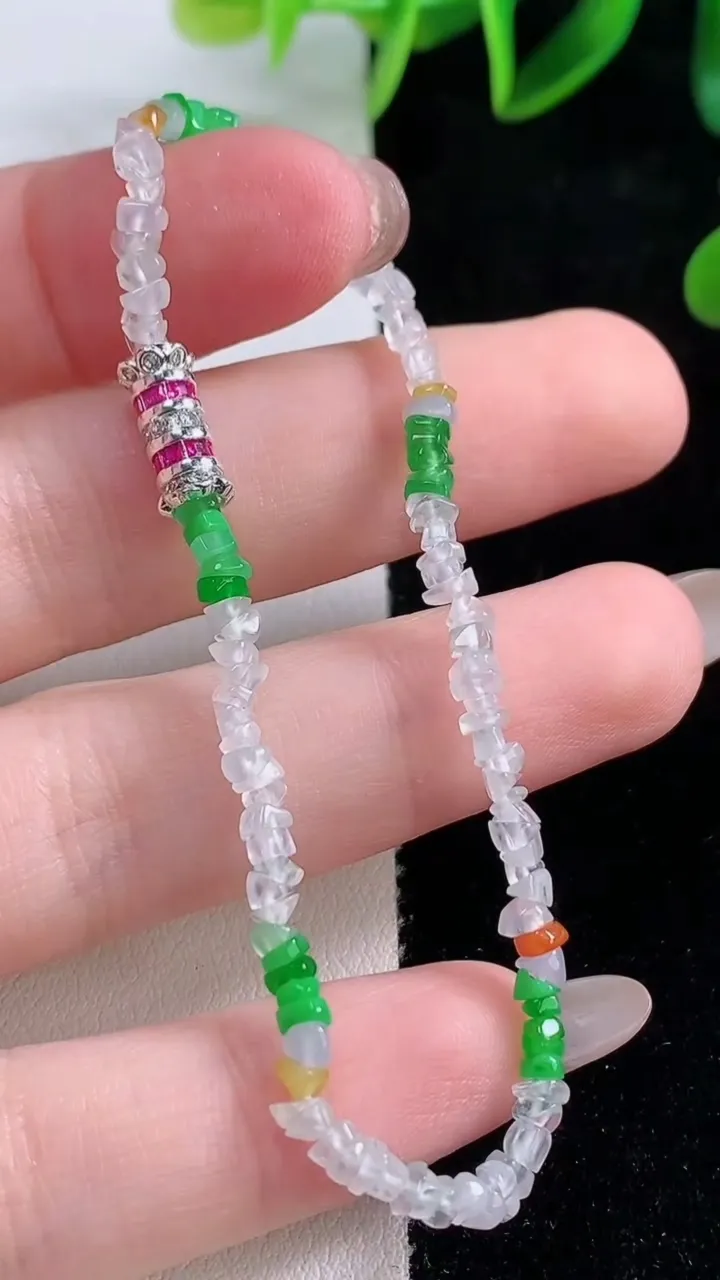 天然A货翡翠三彩原石手串，尺寸2.7-2.3-1.9，重量:3.40g11月23日
工厂直销收藏佳品,种好水足，色泽均匀，有种有色，上手高大气！