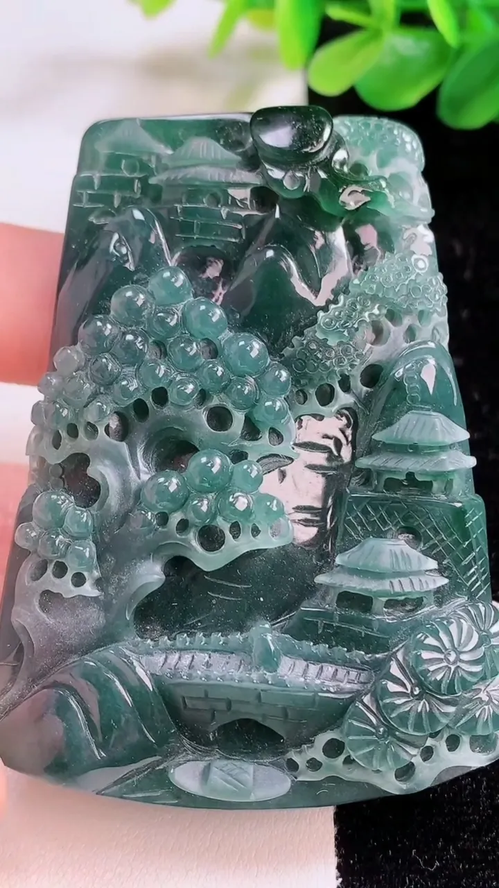 天然A货翡翠山水牌吊坠，尺寸67.8-51-12.4，重:79.04g
11月23日