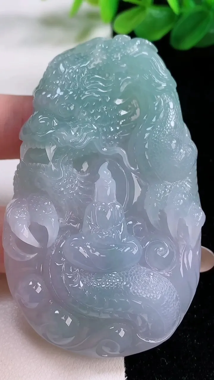 天然A货翡翠春带彩 紫罗兰无相观音 龙牌吊坠，尺寸73-45.5-13.3，重:82.45g
11月