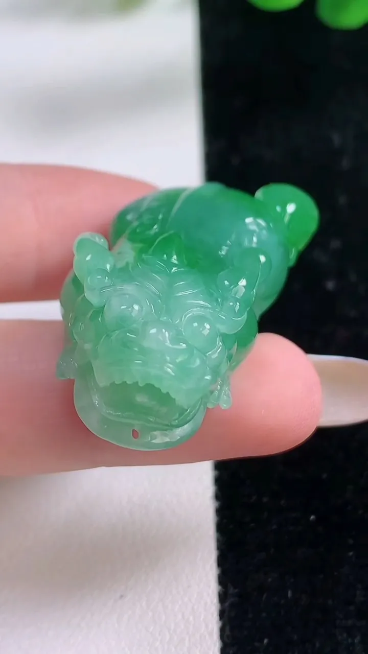 天然A货翡翠貔貅吊坠，尺寸40-20-12，重:19.99g
11月23日