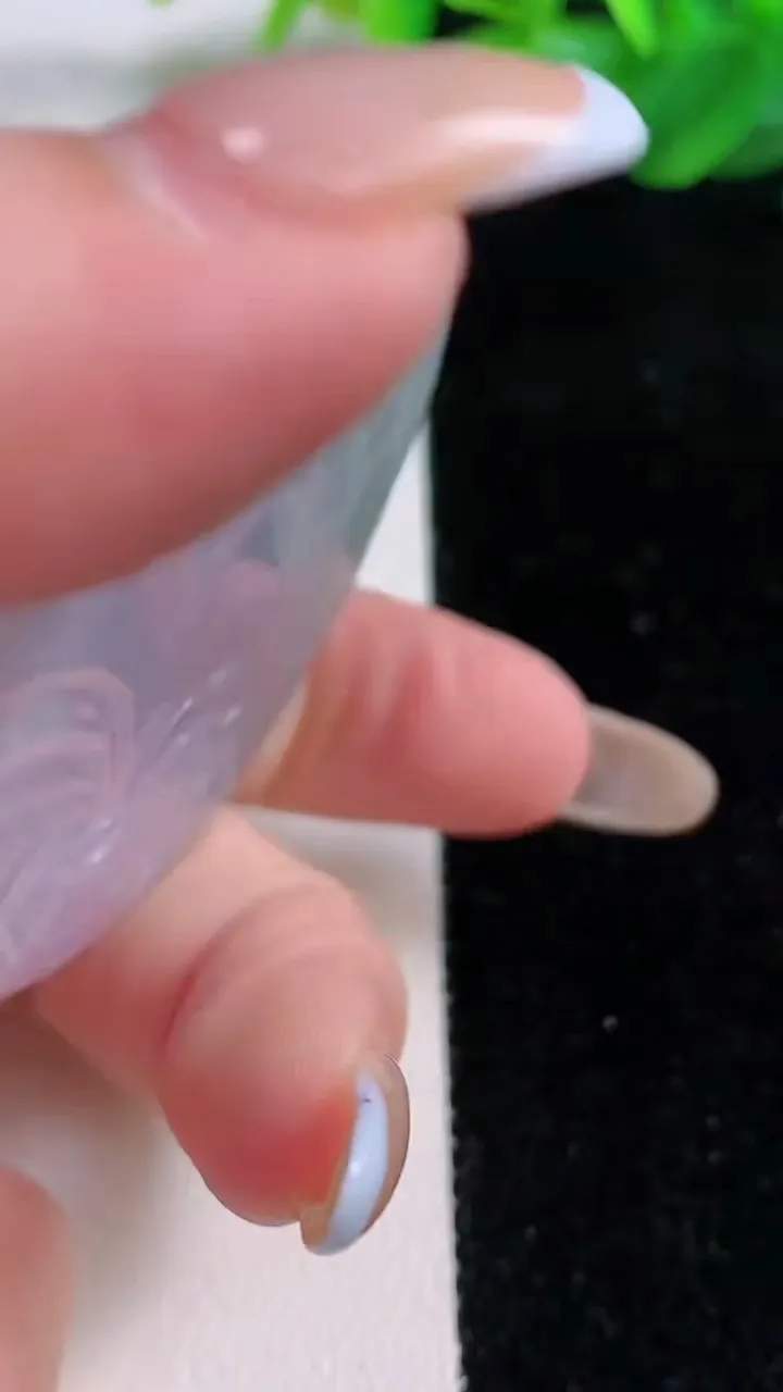 天然A货翡翠春带彩 紫罗兰龙牌吊坠，尺寸50-50-8，重:54.68g
11月23日