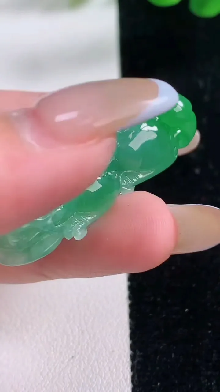 天然A货翡翠貔貅吊坠，尺寸40-20-12，重:19.99g
11月23日