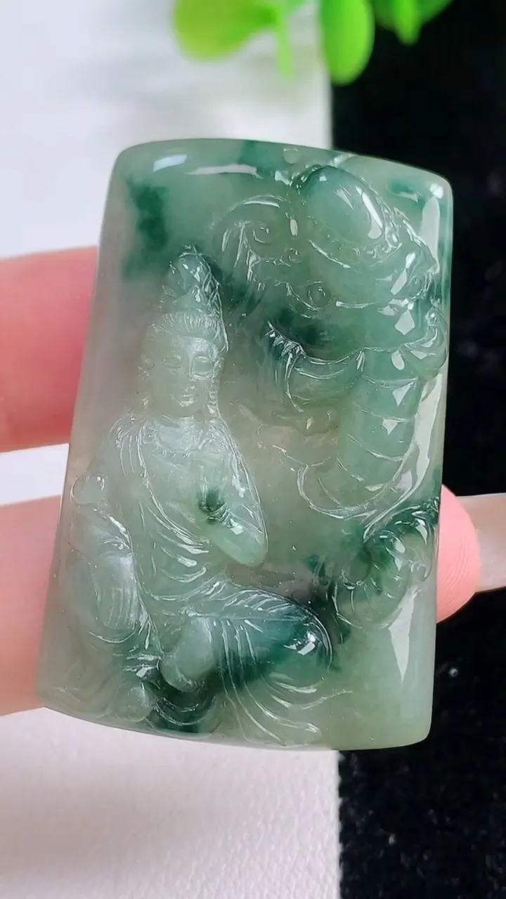 天然A货翡翠冰种飘花普贤菩萨吊坠，尺寸44-28.2-5.7，重量:15.60g
11月23日