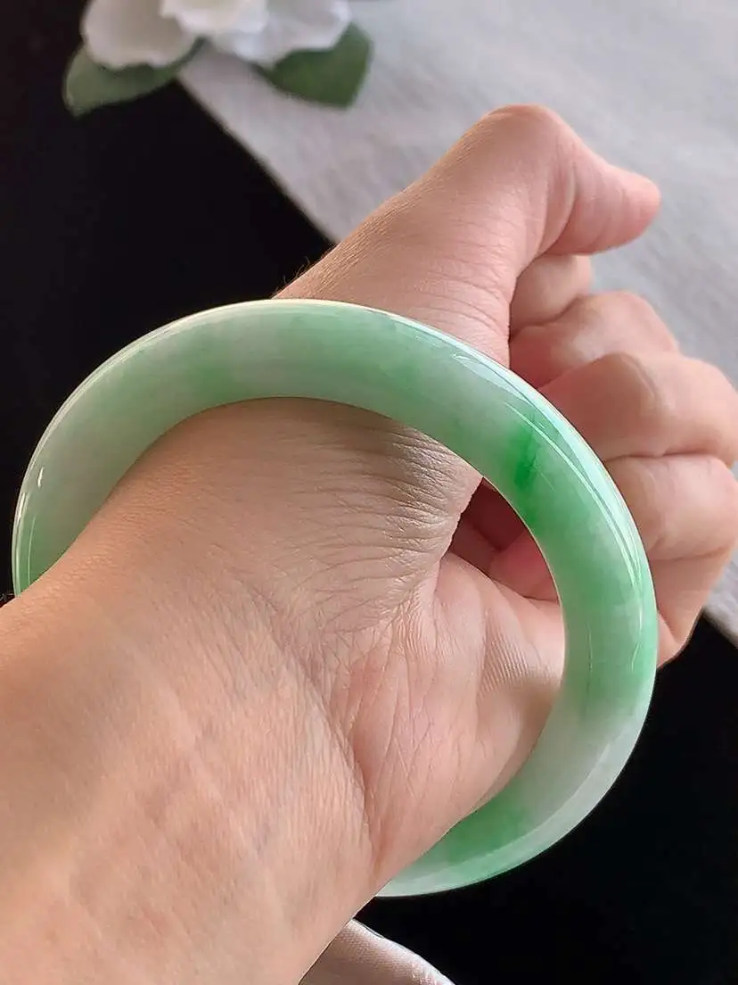 a货翡翠老坑冰种飘阳绿圆条手镯57-58圈口  尺寸57×11.5mm 1122