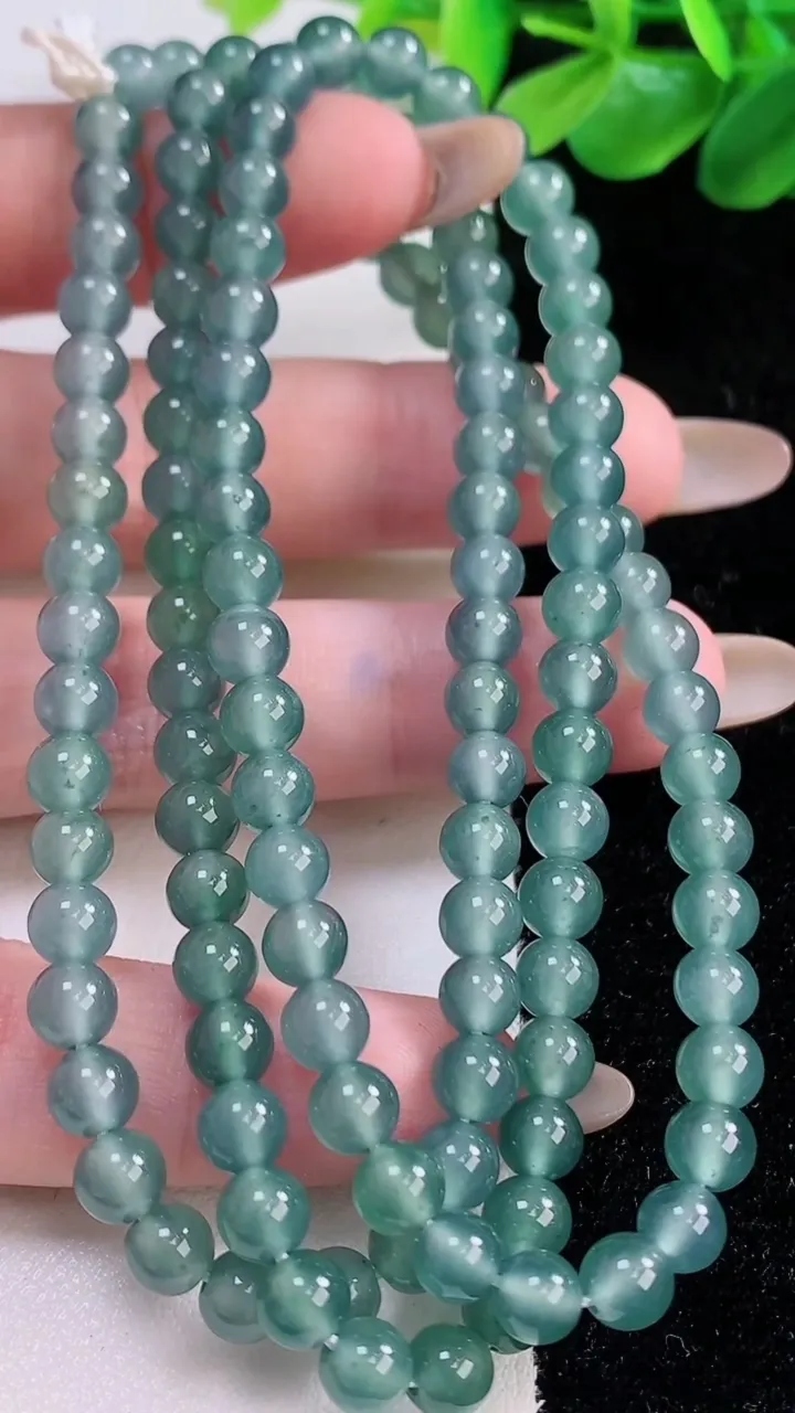 天然A货翡翠圆珠项链，尺寸5.3-124颗，重:32.89g
11月23日