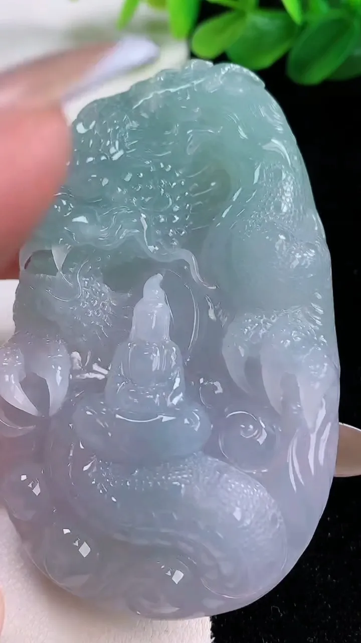 天然A货翡翠春带彩 紫罗兰无相观音 龙牌吊坠，尺寸73-45.5-13.3，重:82.45g
11月