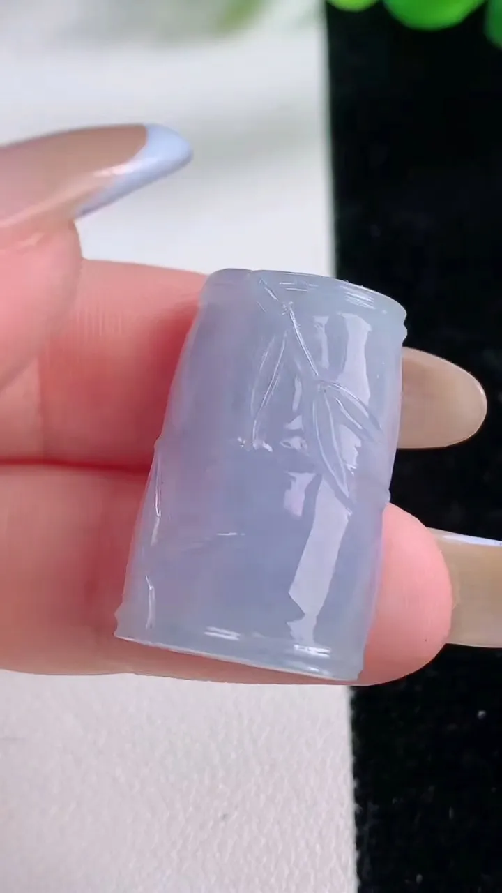 天然A货翡翠紫罗兰节节高升 竹节吊坠，尺寸26-17-6.6，重:6.24g
11月23日