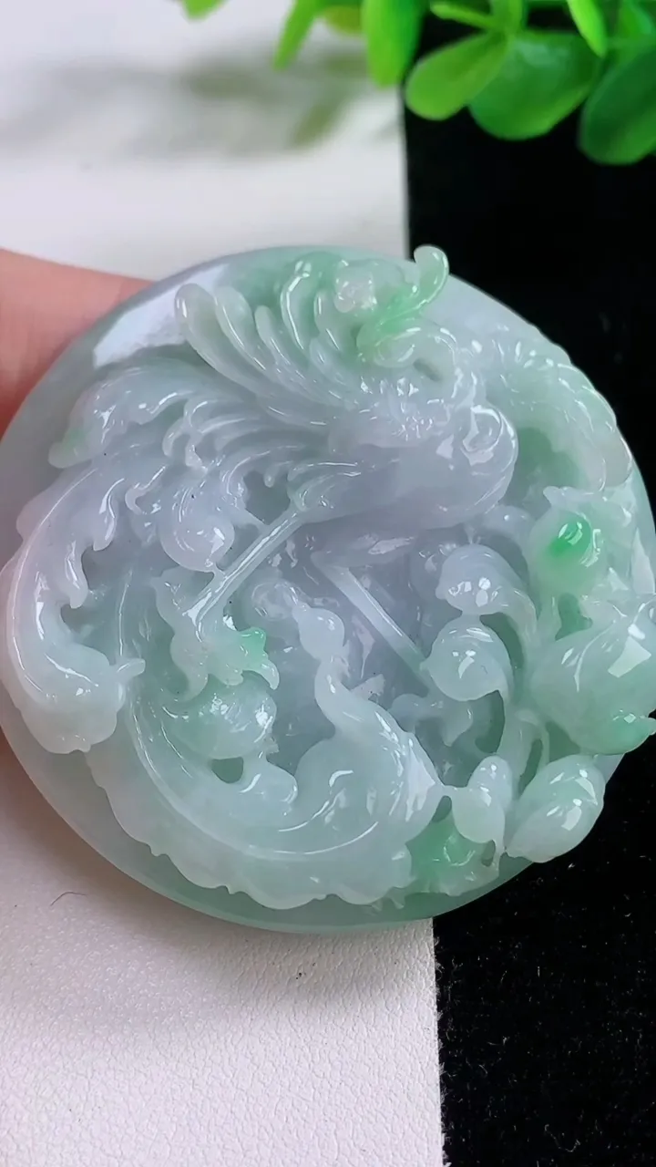 天然A货翡翠凤凰吊坠，尺寸56.1-13.4，重:68.14g
11月23日