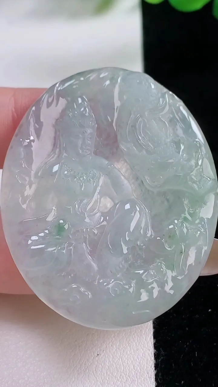 天然A货翡翠祥龙观音菩萨吊坠，尺寸48-39.3-5.2，重:19.71g
11月23日