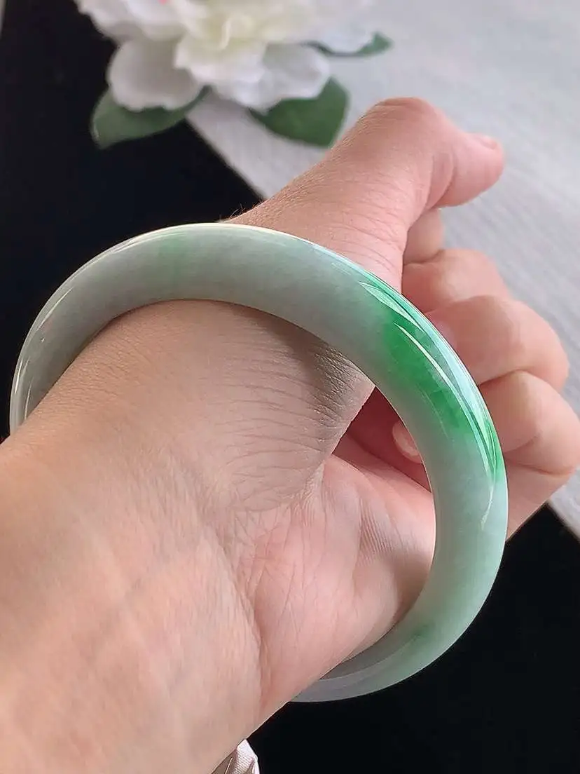 a货翡翠老坑冰种飘绿正装正圈手镯60-61大圈口  尺寸60×12.8×8.6mm 1122