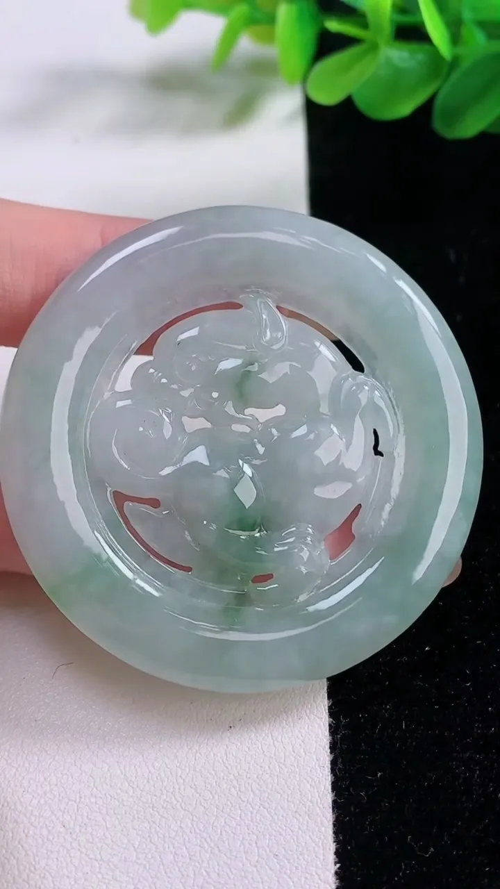 天然A货翡翠飘花貔貅牌吊坠，尺寸53-5.8，重:29.53g
11月23日