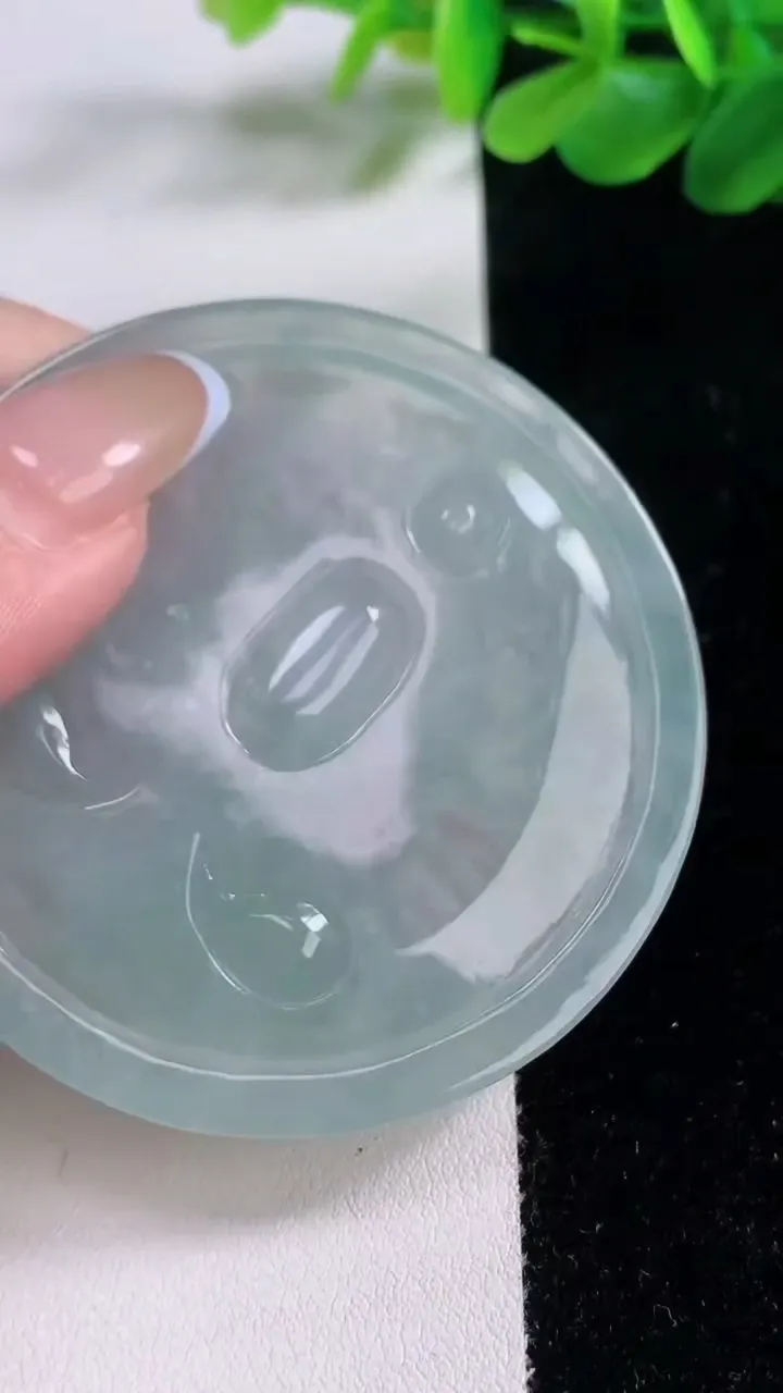 天然A货翡翠千手观音吊坠，尺寸58-6.5，重:35.63g
11月23日