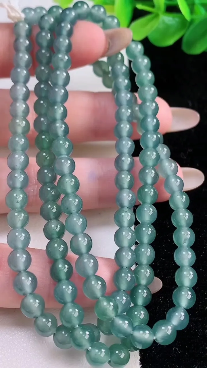 天然A货翡翠圆珠项链，尺寸5.3-124颗，重:32.89g
11月23日