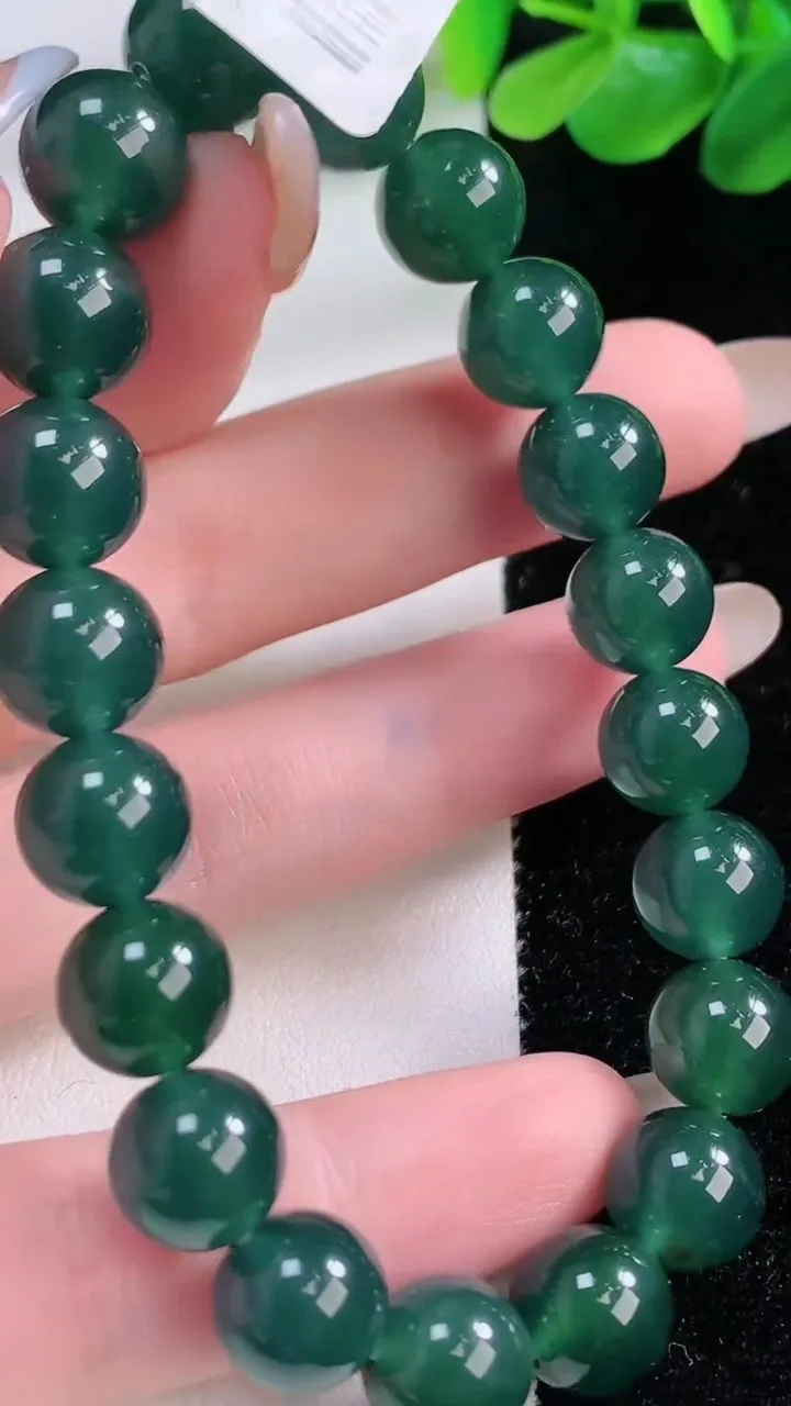 天然A货翡翠种蓝水圆珠手串，尺寸9.6-20颗，重:31.42g11月23日
工厂直销收藏佳品,种好