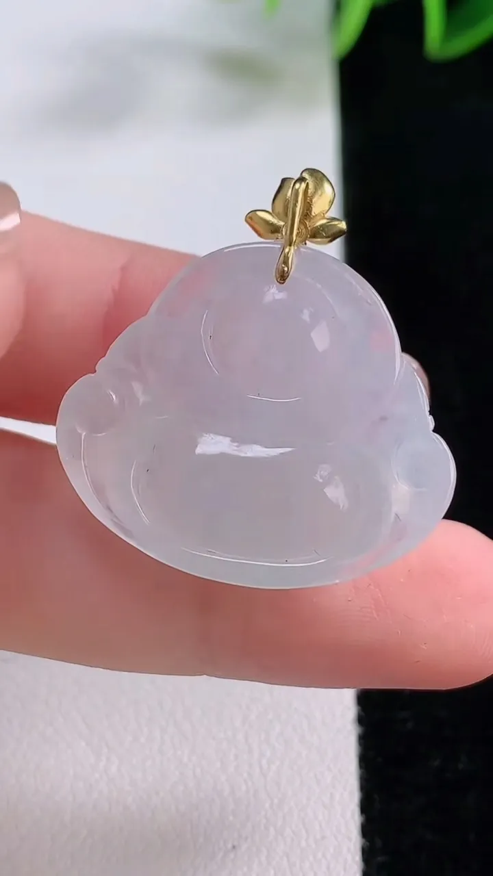 天然A货翡翠种白冰佛公吊坠，尺寸24-28-6.7，重量:6.67g
11月23日