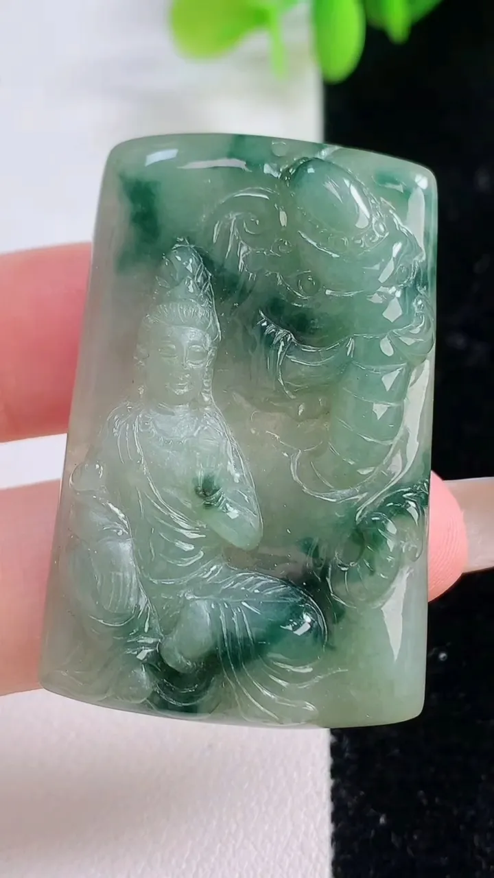 天然A货翡翠冰种飘花普贤菩萨吊坠，尺寸44-28.2-5.7，重量:15.60g
11月23日