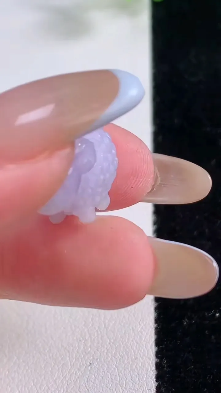 天然A货翡翠紫罗兰生肖羊吊坠，尺寸19.2-11.3-13.6，重量:5.06g
11月23日