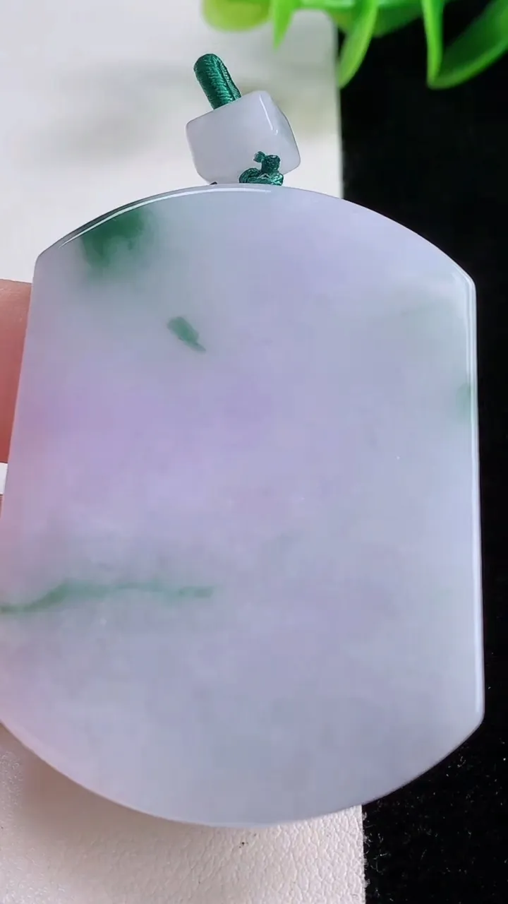 天然A货翡翠春带彩紫罗兰无事牌吊坠，尺寸53.7-40.8-5.7，重量:38.16g
11月23日