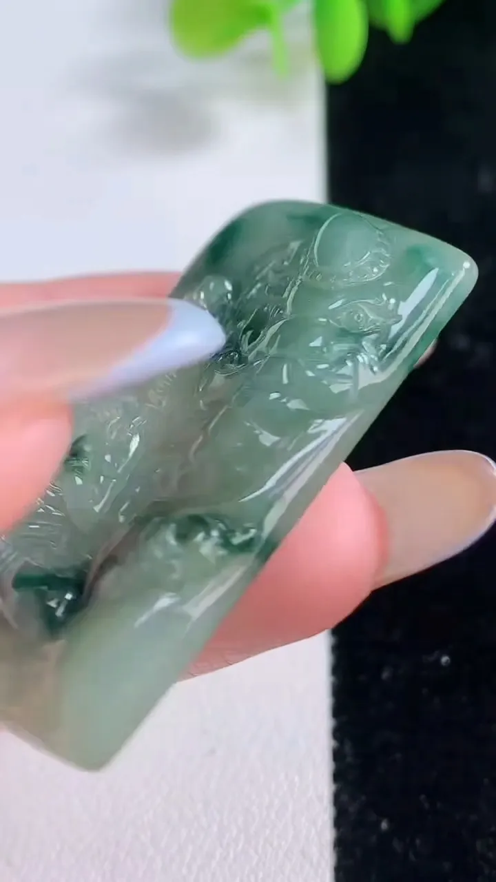 天然A货翡翠冰种飘花普贤菩萨吊坠，尺寸44-28.2-5.7，重量:15.60g
11月23日