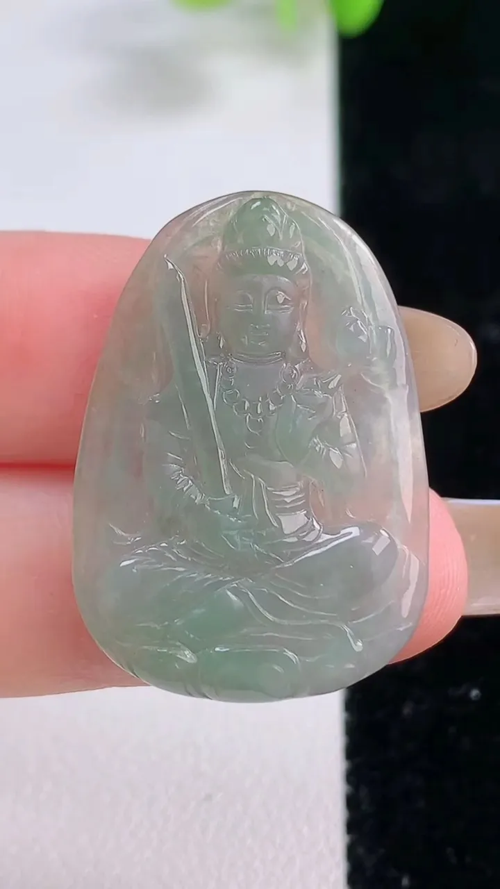 天然A货翡翠虚空藏菩萨吊坠，尺寸31-21-2.5，重量:3.37g
11月23日