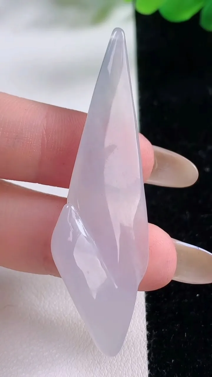 天然A货翡翠悟道吊坠，尺寸58.6-17.6-8，重:13.30g
11月23日