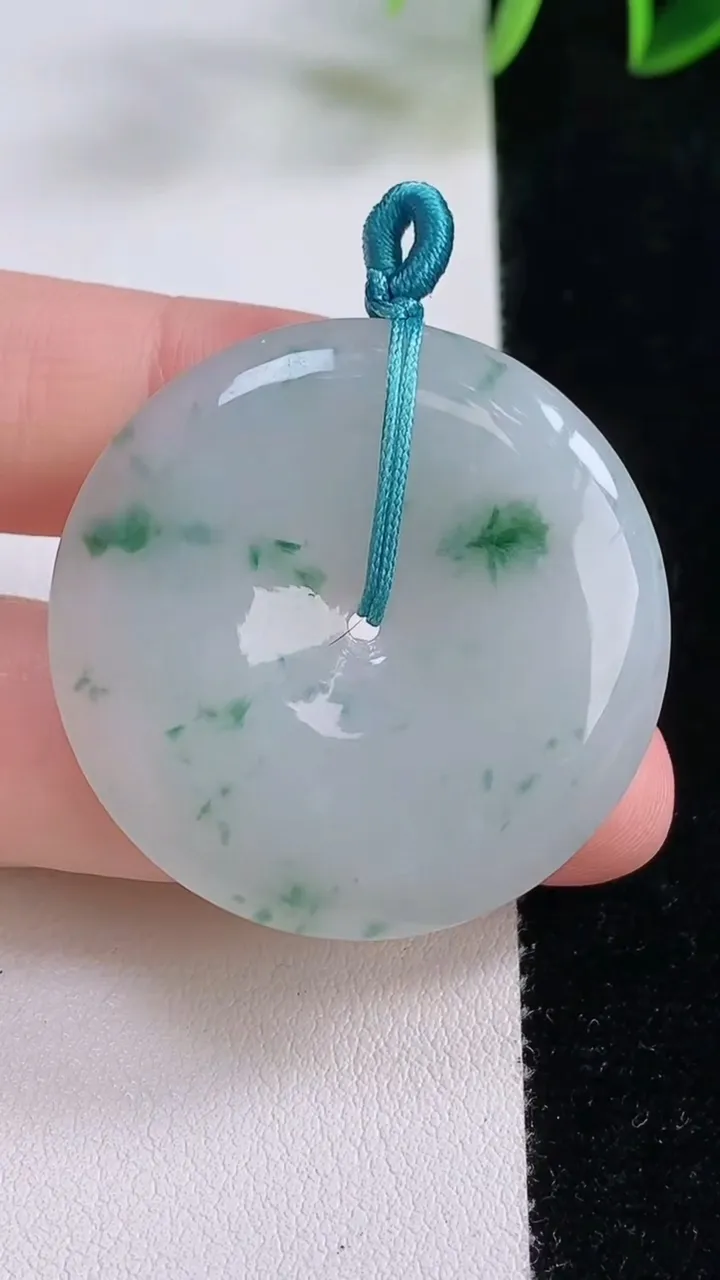 天然A货翡翠飘花平安扣吊坠，尺寸36-5，重量:14.72g
11月23日