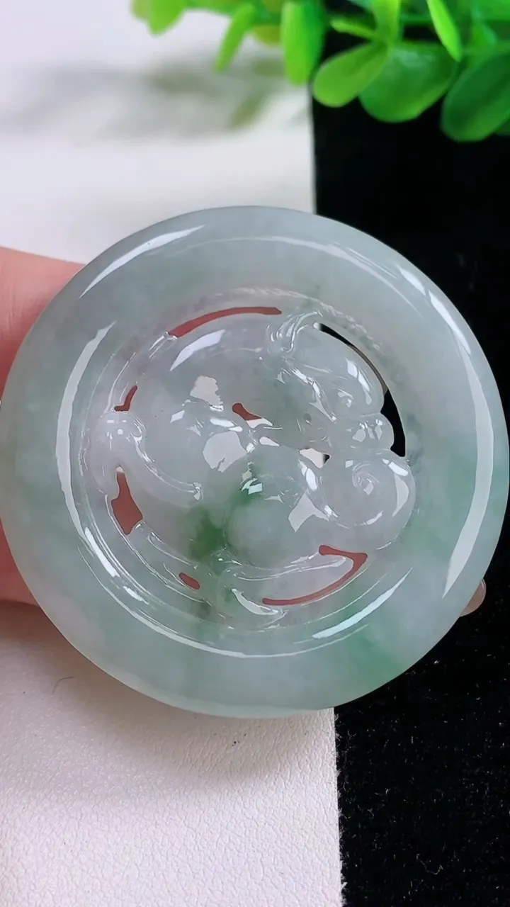 天然A货翡翠飘花貔貅牌吊坠，尺寸53-5.8，重:29.53g
11月23日