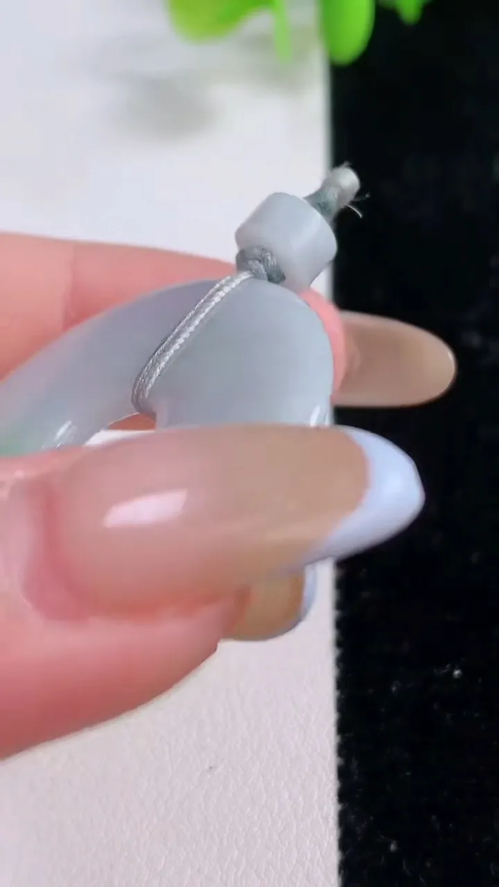 天然A货翡翠平安环吊坠，尺寸34.4-3.5，重量:10.00g
11月23日