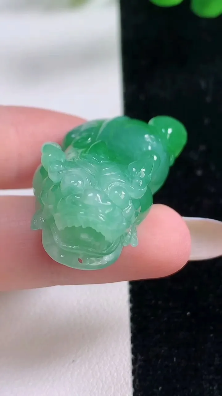 天然A货翡翠貔貅吊坠，尺寸40-20-12，重:19.99g
11月23日