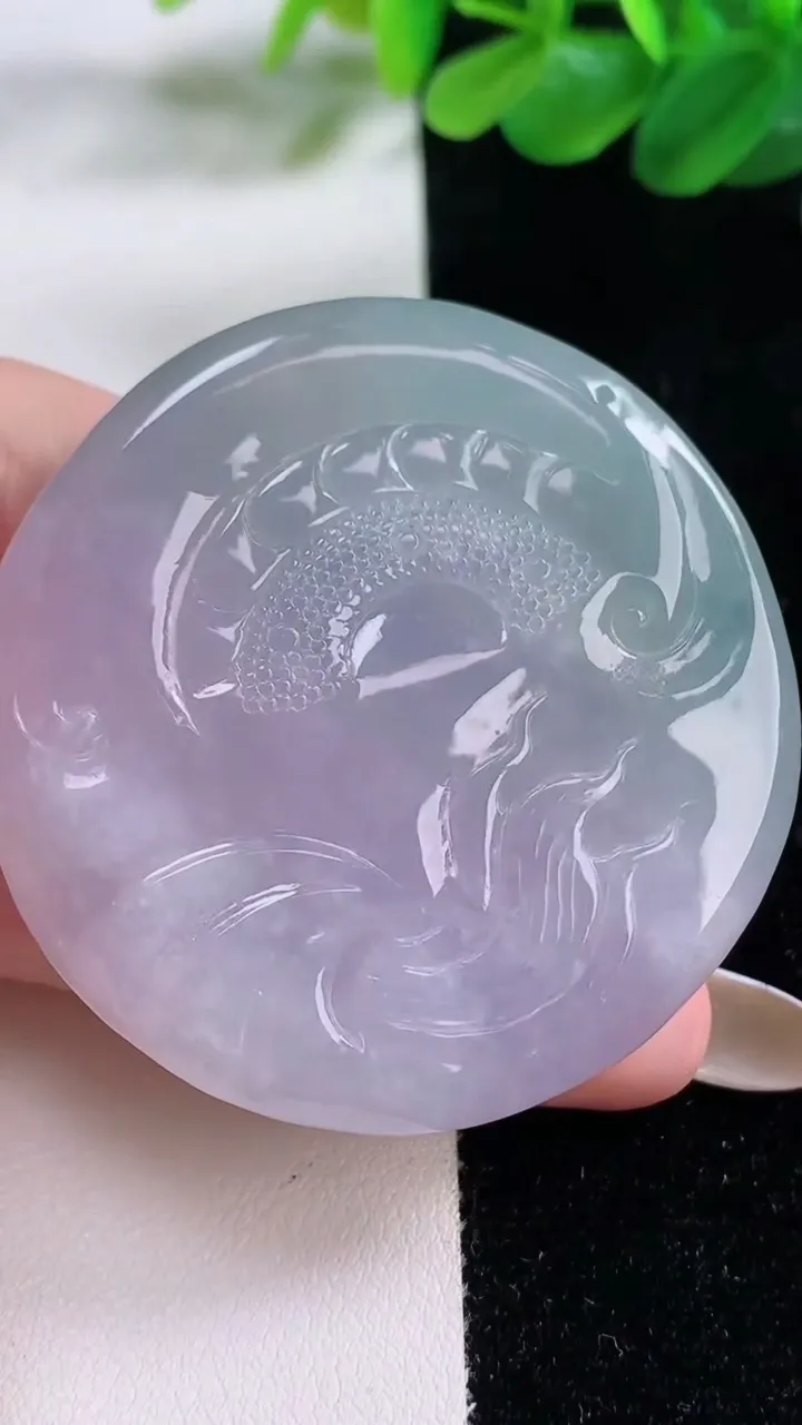 天然A货翡翠春带彩 紫罗兰龙牌吊坠，尺寸50-50-8，重:54.68g
11月23日