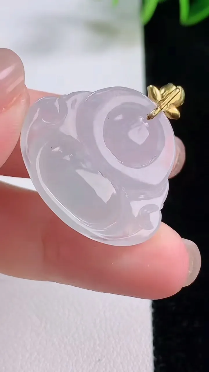 天然A货翡翠种白冰佛公吊坠，尺寸24-28-6.7，重量:6.67g
11月23日