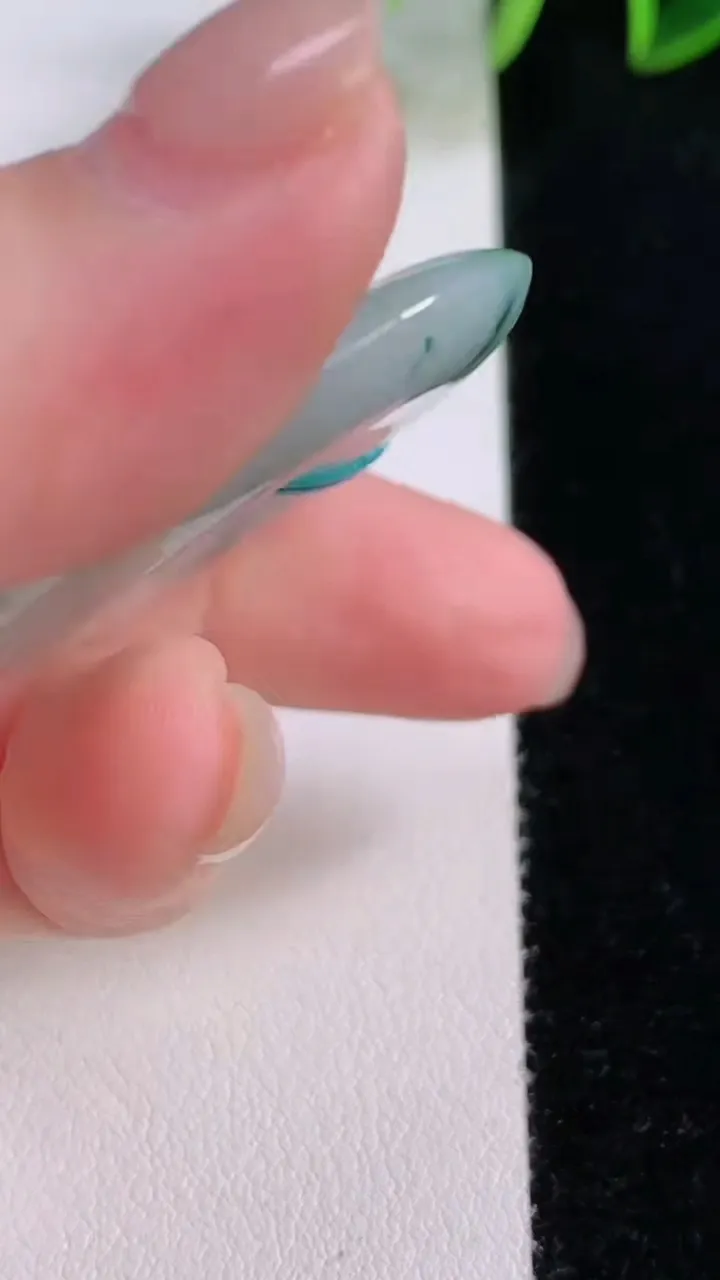 天然A货翡翠飘花平安扣吊坠，尺寸36-5，重量:14.72g
11月23日