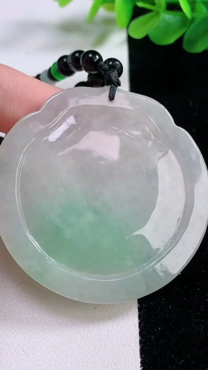 天然A货翡翠普贤菩萨吊坠，尺寸54.5-54.8-6.5，重:35.94g
11月23日