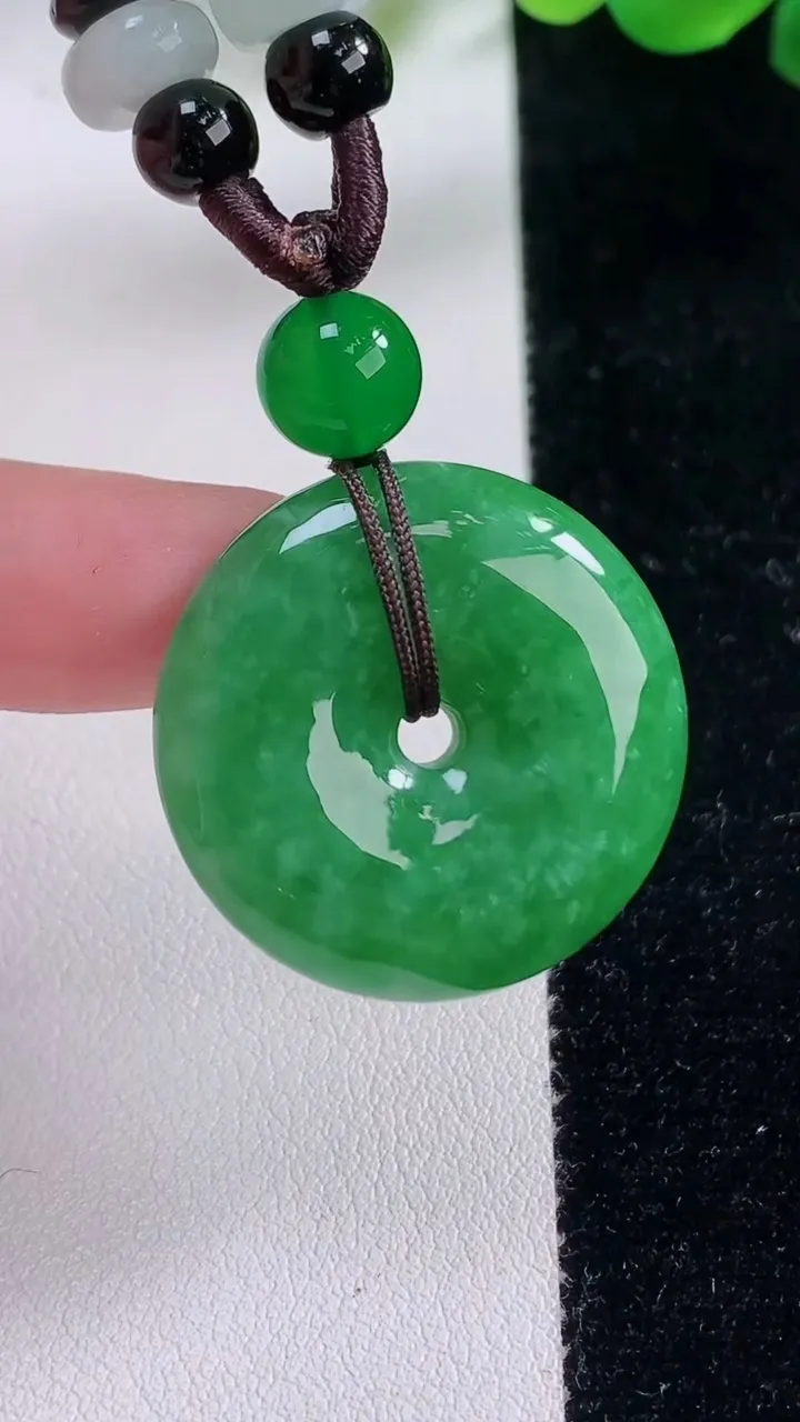 天然A货翡翠平安扣吊坠，尺寸27-7.5，重:11.19g
11月23日