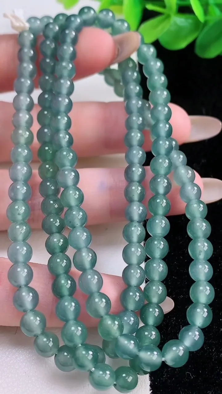 天然A货翡翠圆珠项链，尺寸5.3-124颗，重:32.89g
11月23日