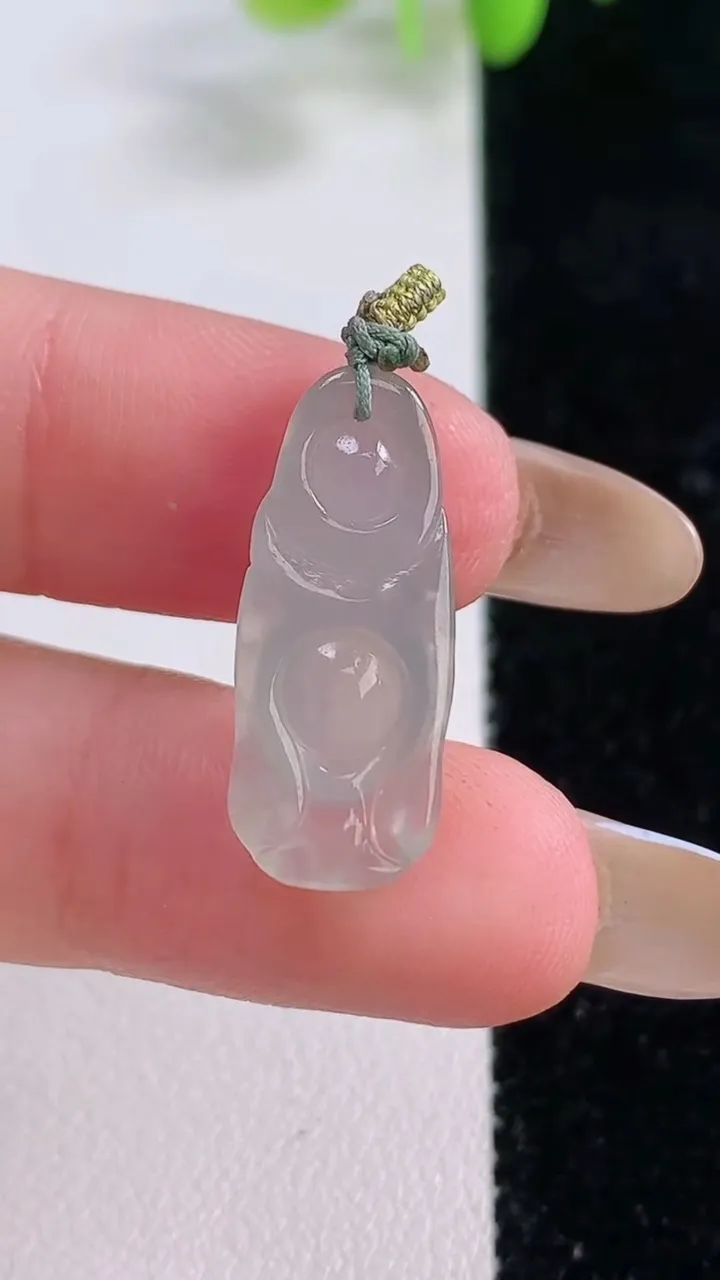 天然A货翡翠站佛 佛公吊坠，尺寸23-9.7-5.5，重量:2.11g
11月23日