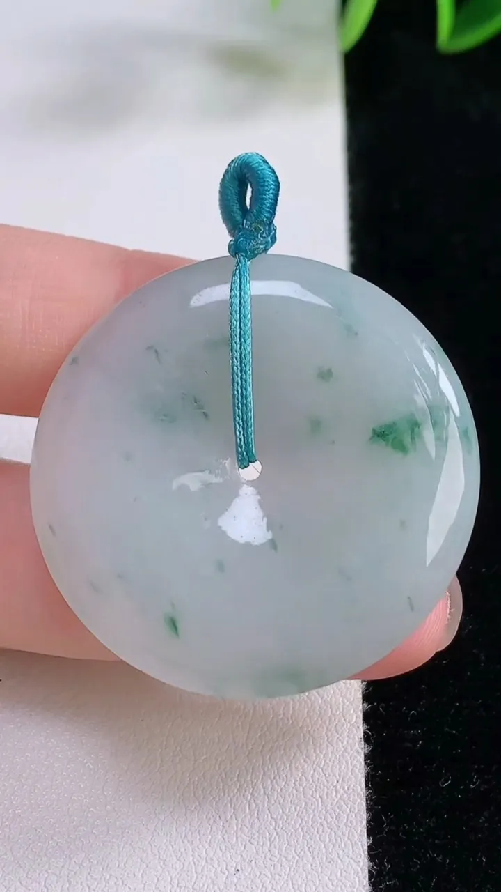 天然A货翡翠飘花平安扣吊坠，尺寸36-5，重量:14.72g
11月23日