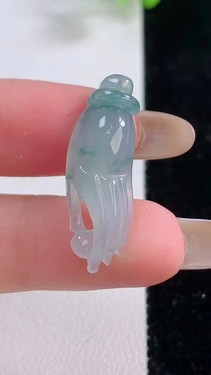 天然A货翡翠冰种飘花掌上明珠吊坠，尺寸29.2-9.6-6，重量:2.52g
11月23日