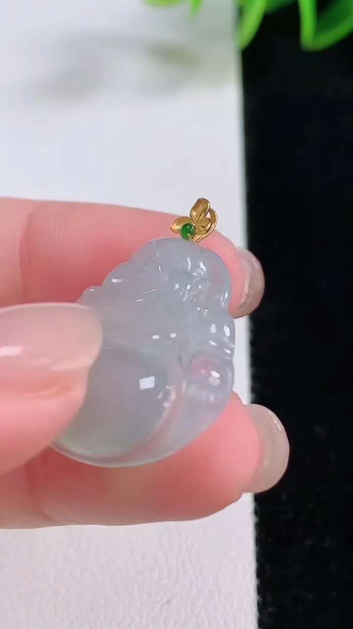 天然A货翡翠佛公吊坠，尺寸24-27-4.6，重量:4.53g
11月23日