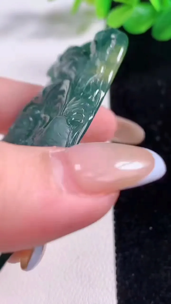 天然A货翡翠蓝水双彩凤凰观音菩萨吊坠，尺寸73-46.6-8.2，重:45.88g
11月23日