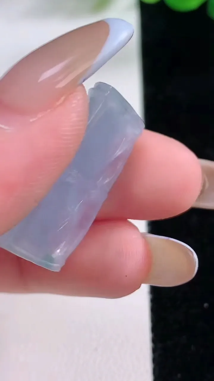 天然A货翡翠紫罗兰节节高升 竹节吊坠，尺寸26-17-6.6，重:6.24g
11月23日