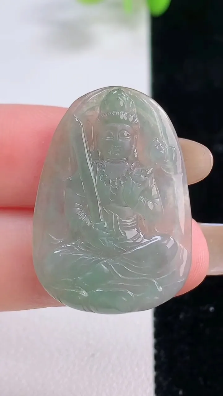 天然A货翡翠虚空藏菩萨吊坠，尺寸31-21-2.5，重量:3.37g
11月23日