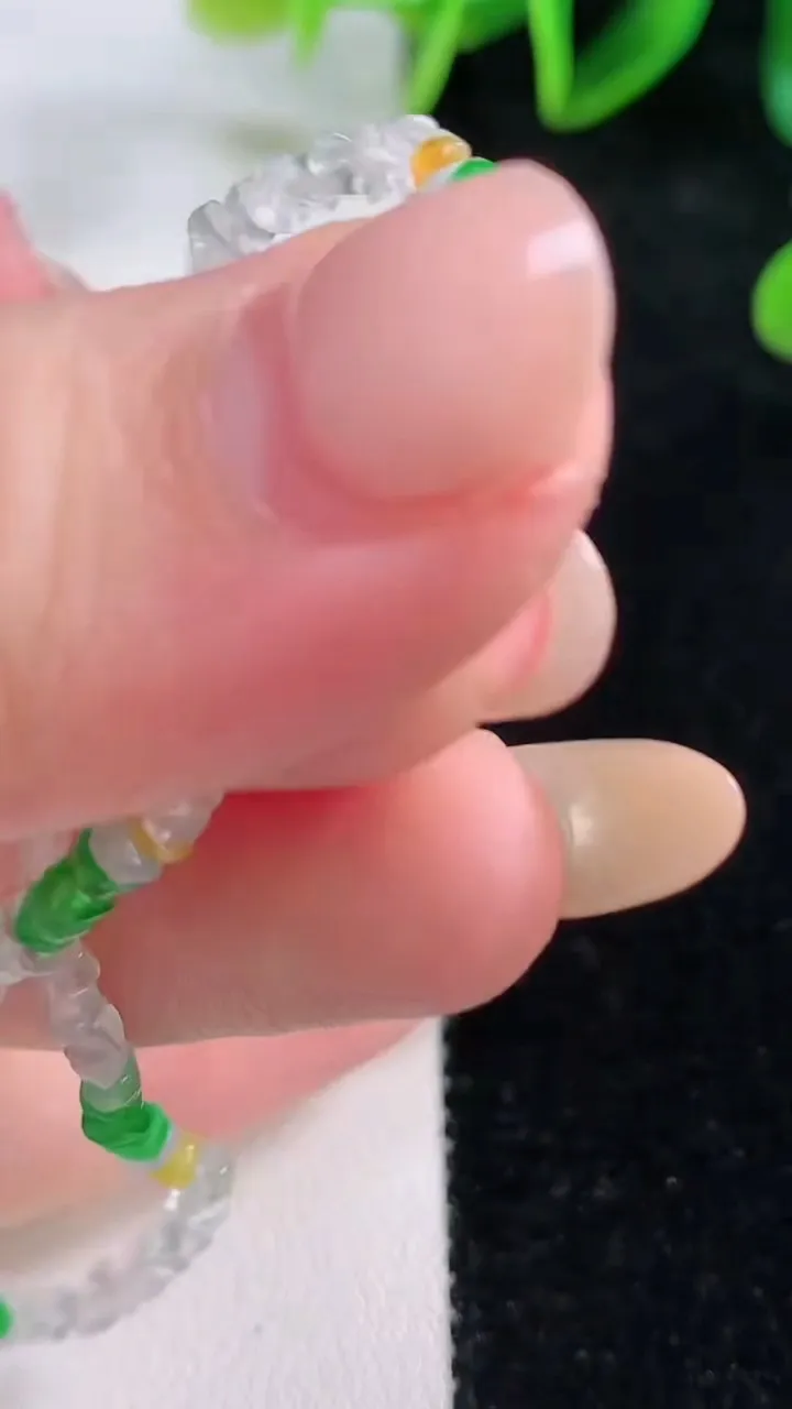 天然A货翡翠三彩原石手串，尺寸2.7-2.3-1.9，重量:3.40g11月23日
工厂直销收藏佳品