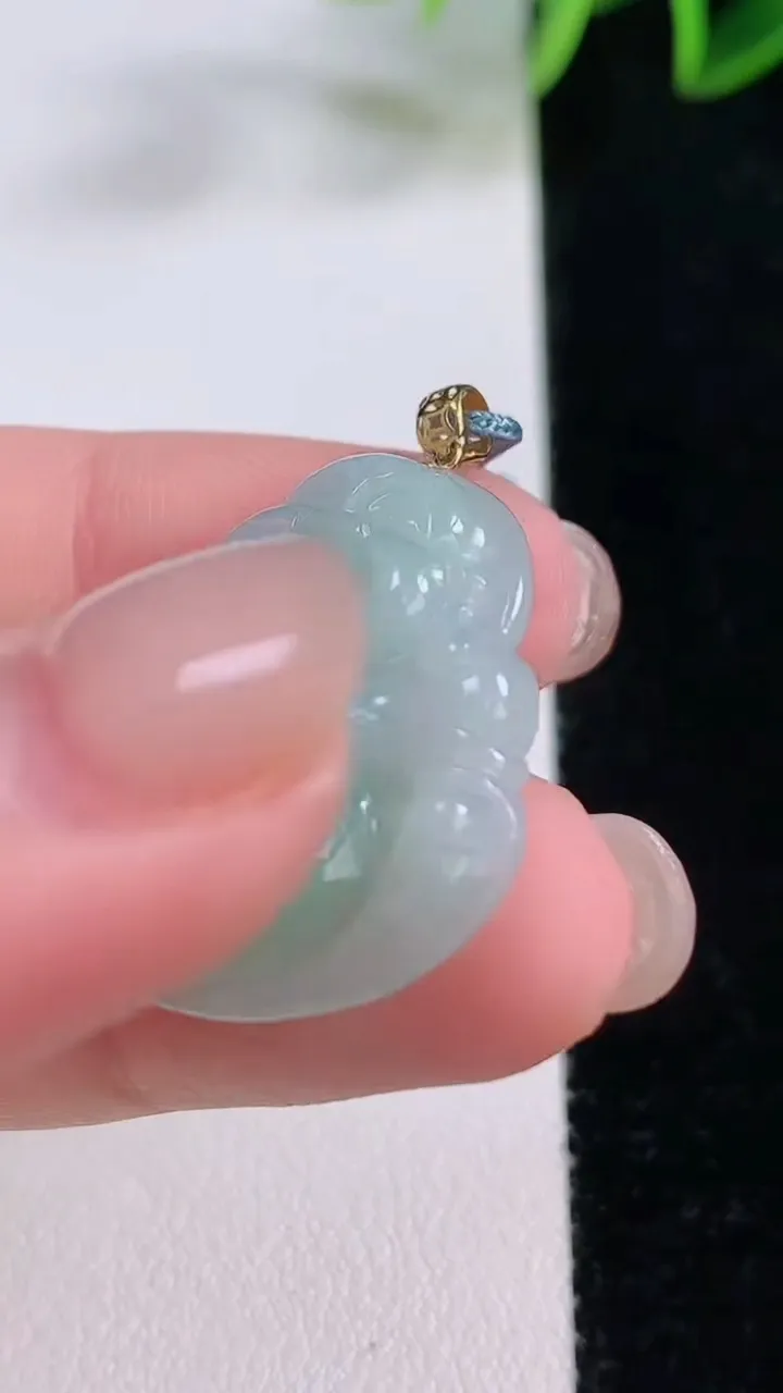 天然A货翡翠佛公吊坠，尺寸26.5-28.8-5.6，重量:6.09g
11月23日