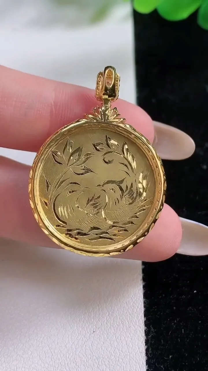 天然A货翡翠山水牌吊坠，尺寸23.4，重:7.49g
11月23日