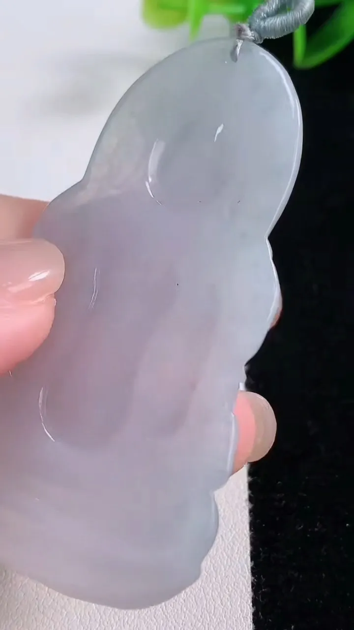 天然A货翡翠度母观音吊坠，尺寸65.2-40.6-5.3，重量:25.35g
11月23日