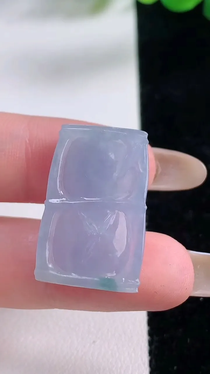 天然A货翡翠紫罗兰节节高升 竹节吊坠，尺寸26-17-6.6，重:6.24g
11月23日