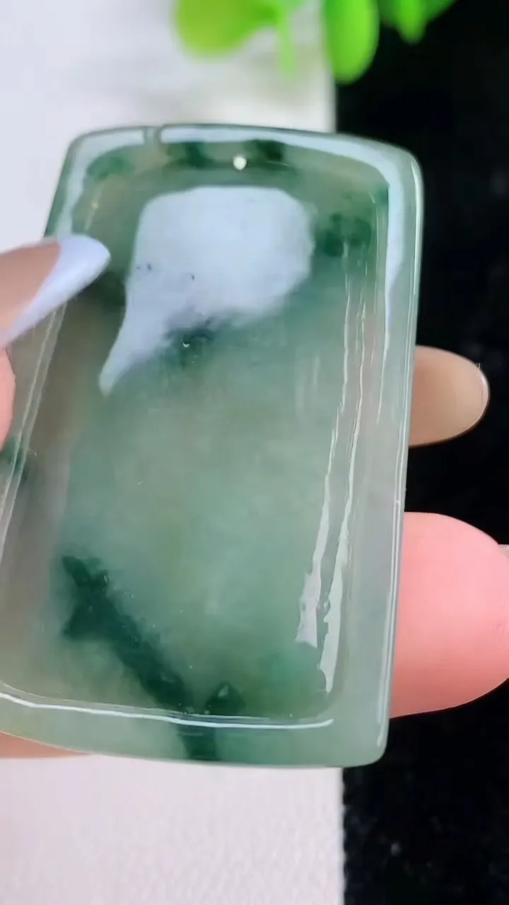 天然A货翡翠冰种飘花普贤菩萨吊坠，尺寸44-28.2-5.7，重量:15.60g
11月23日