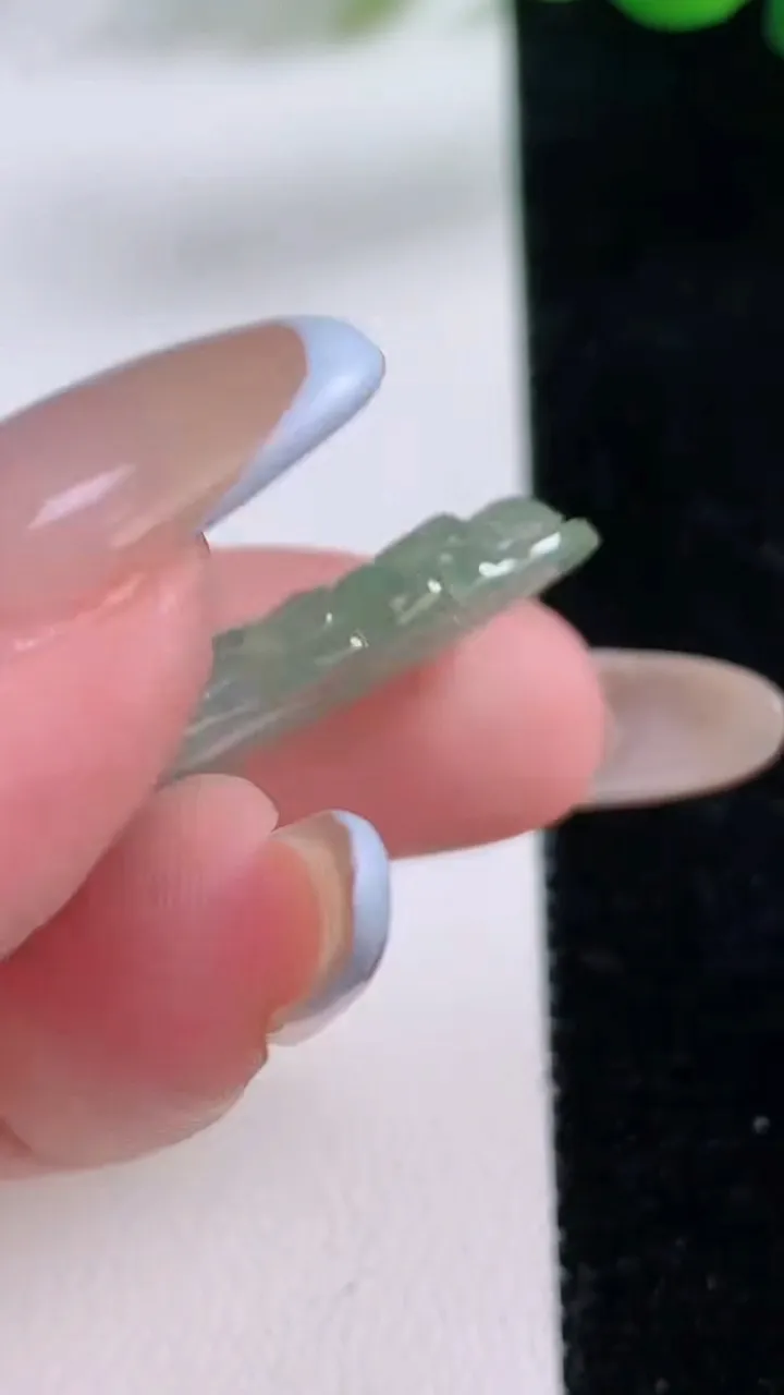 天然A货翡翠布袋佛公吊坠，尺寸34-18.3-4.8，重:4.86g
11月23日