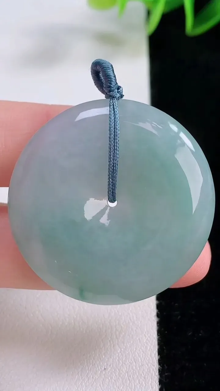 天然A货翡翠平安扣吊坠，尺寸36.2-6，重量:17.36g
11月23日